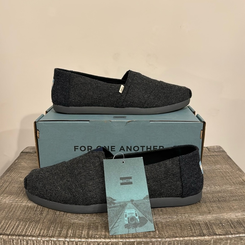 Tom’s shoes
